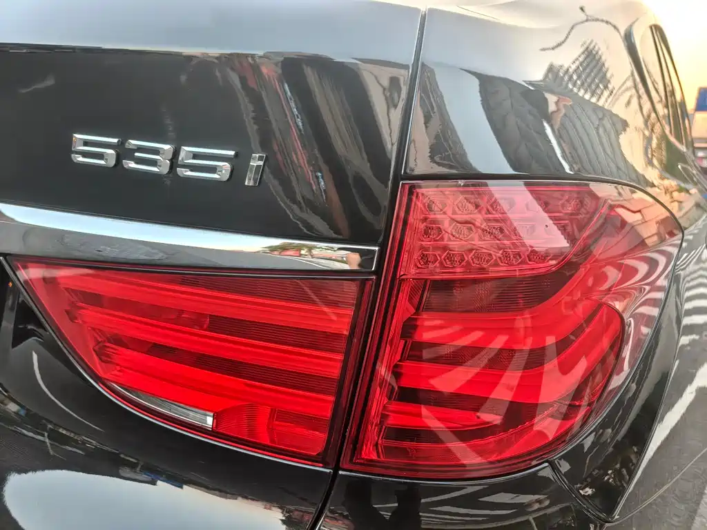 BMW 5 Series GT 2010 — фото 21
