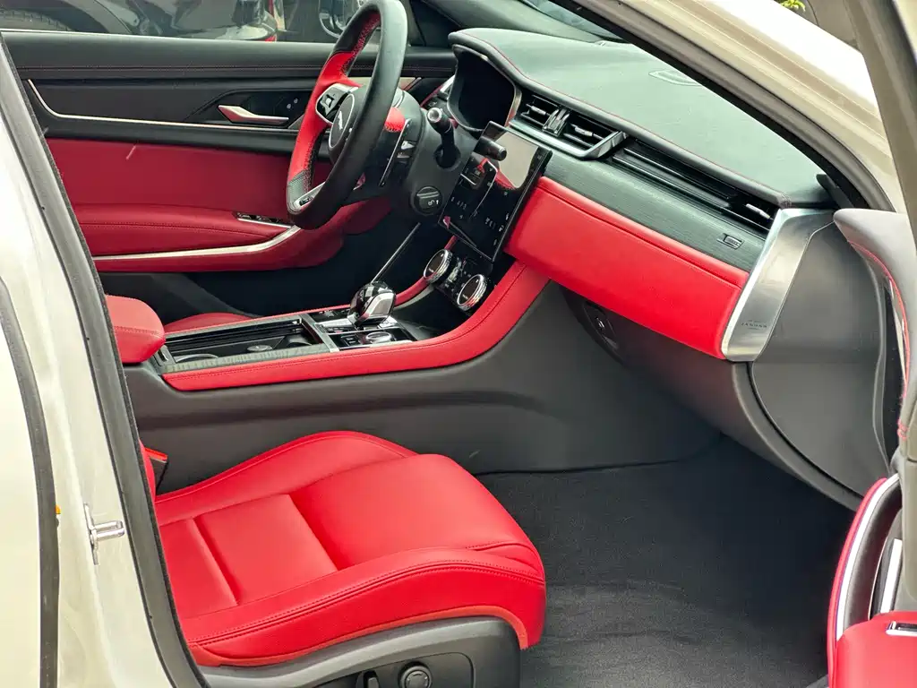 Jaguar XFL 2022 — фото 15