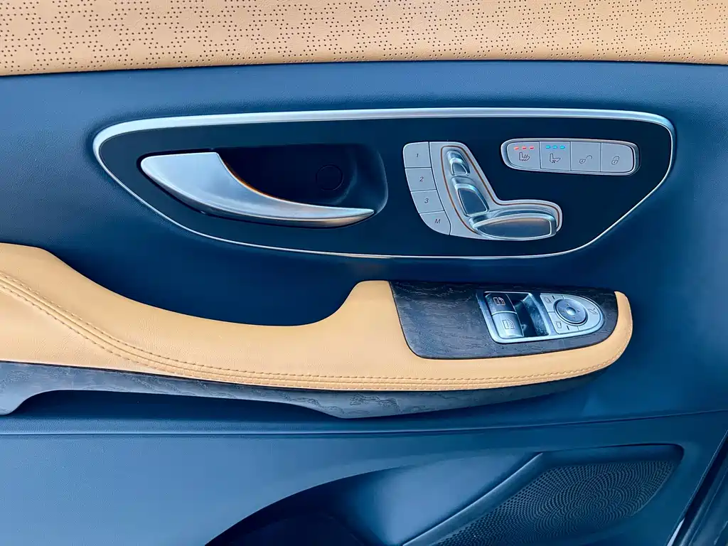 Mercedes-Benz V-Class 2021 — фото 25