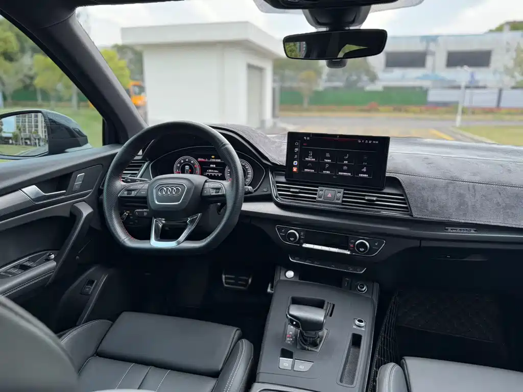 Audi Q5L 2023 — фото 18