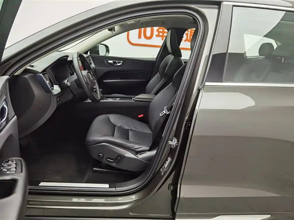 Volvo XC60 2021 — фото 10