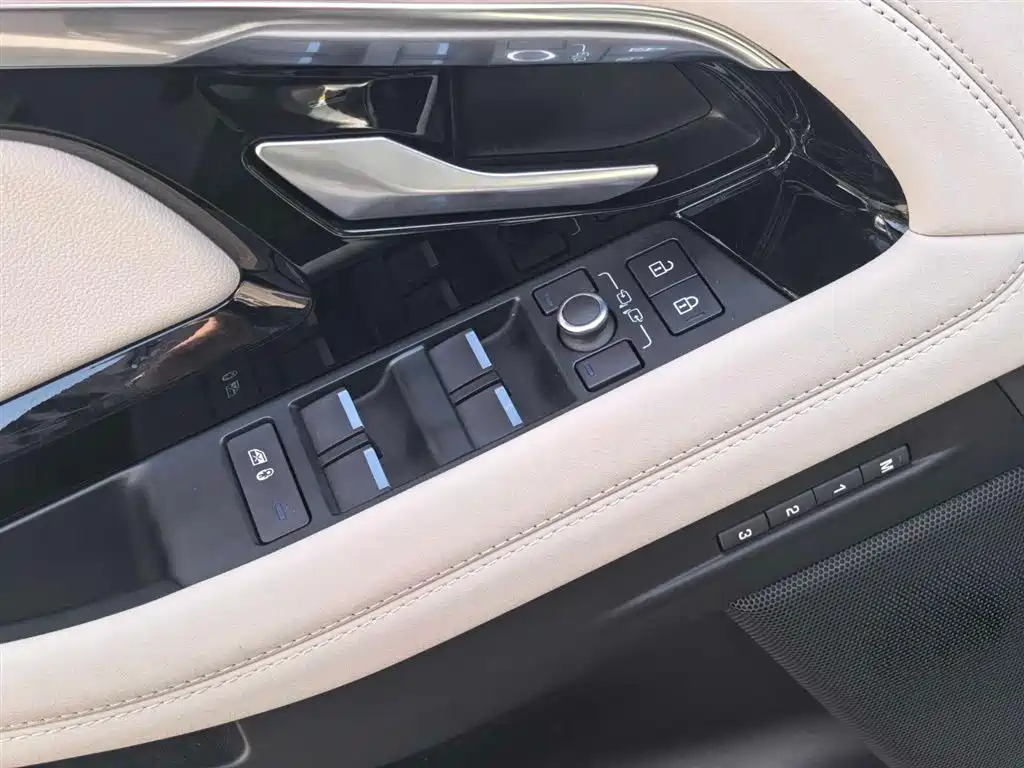 Land Rover Range Rover Evoque 2024 — фото 10