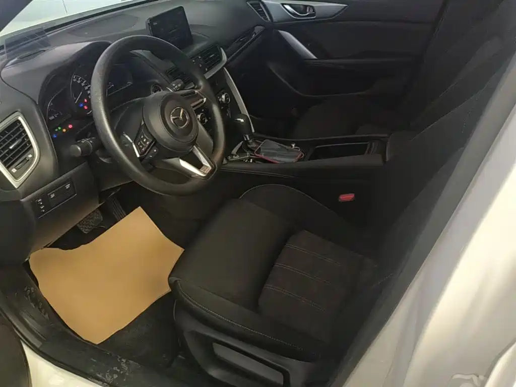 Mazda CX-4 2019 — фото 15