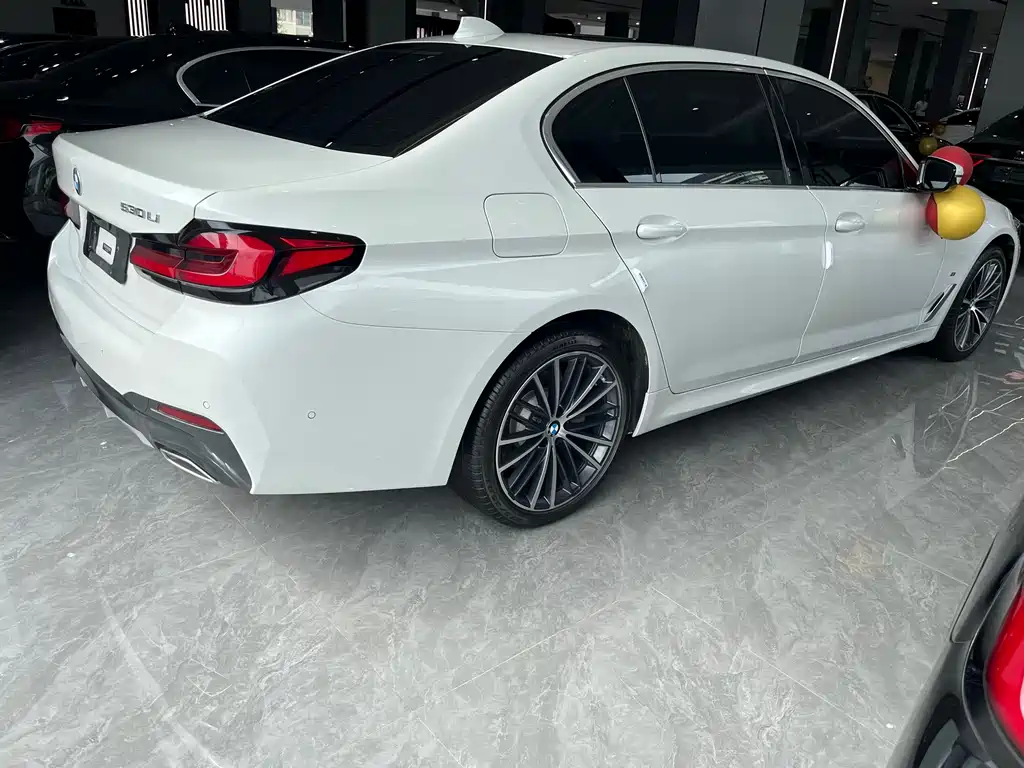 BMW 5 Series 2022 — фото 12