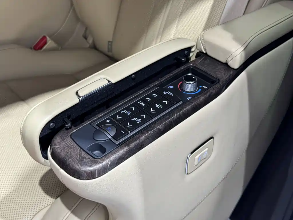 Toyota Vellfire 2022 — фото 22