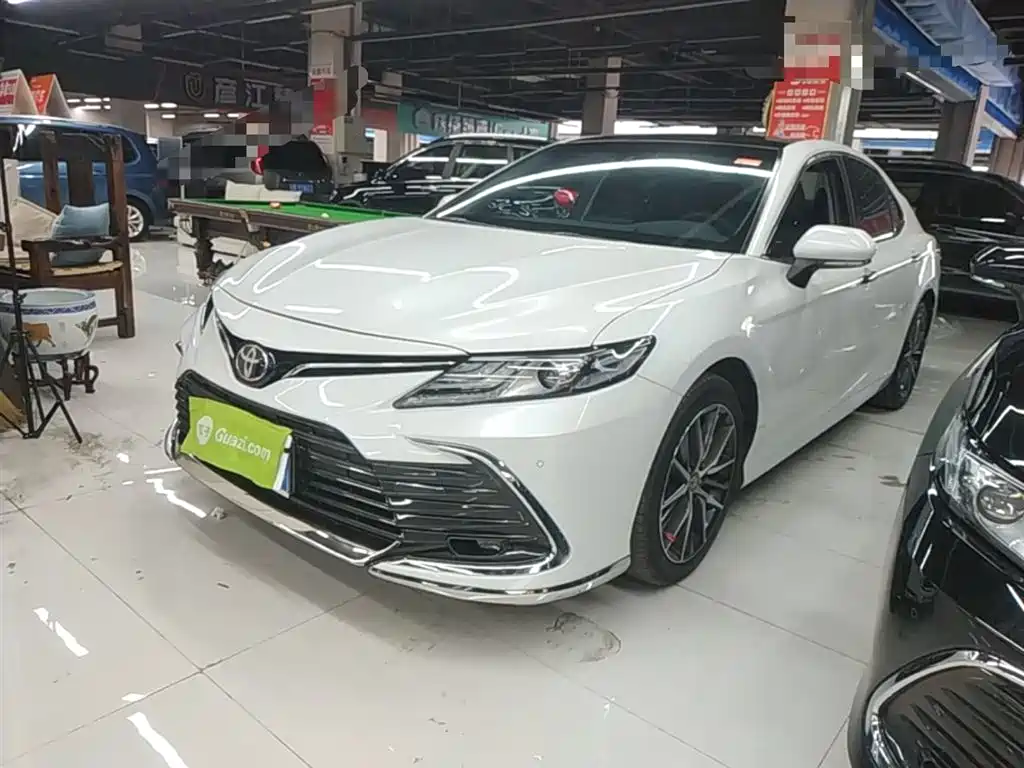 Toyota Camry 2023 — фото 2