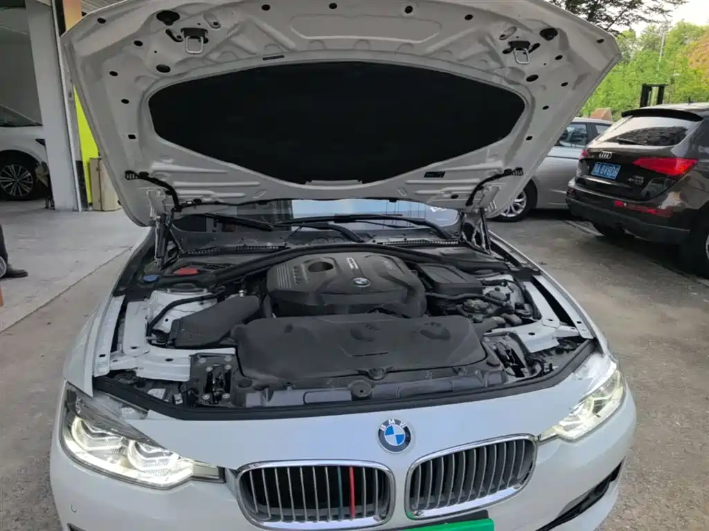 BMW 3 Series 2018 — фото 20