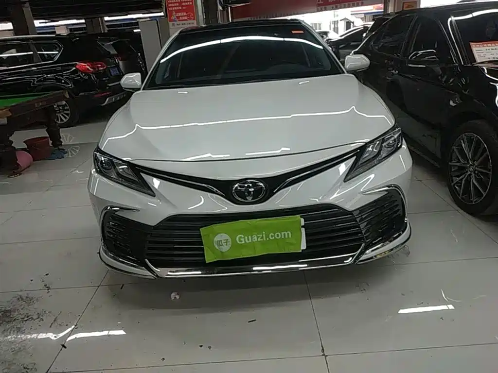 Toyota Camry 2023 — фото 3