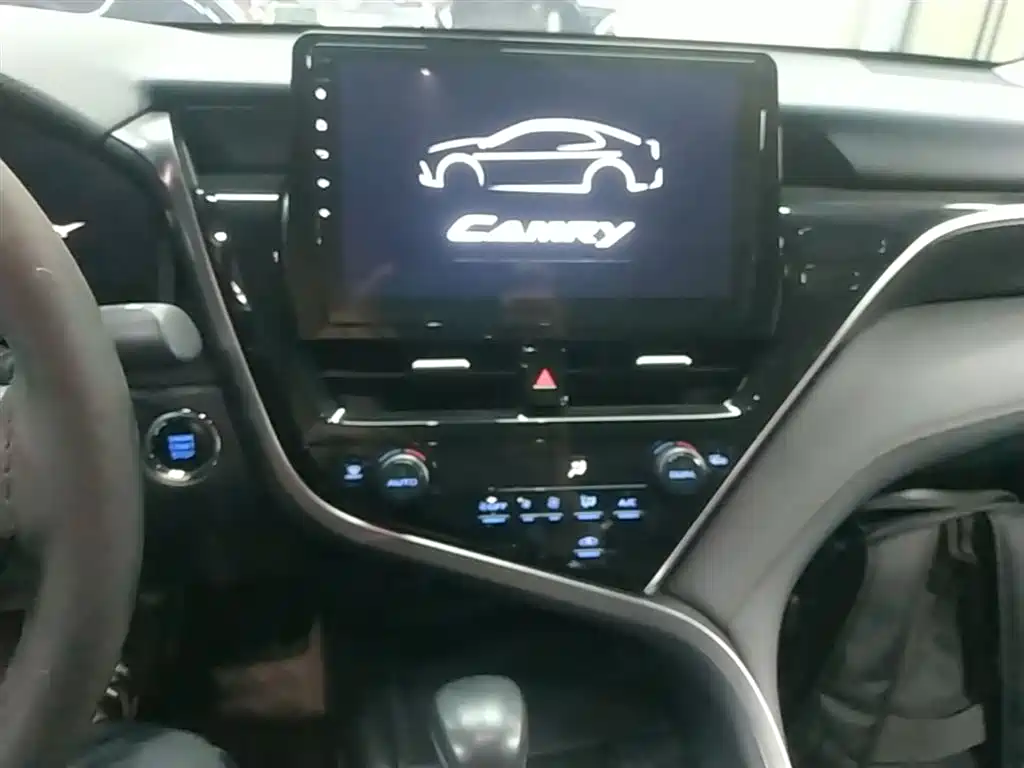 Toyota Camry 2023 — фото 13