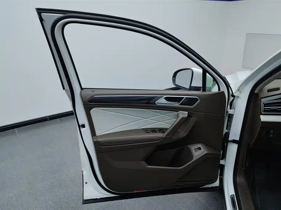 Volkswagen Tiguan L 2023