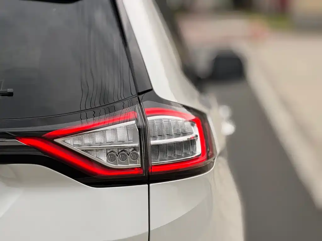 Ford Edge 2019 — фото 9
