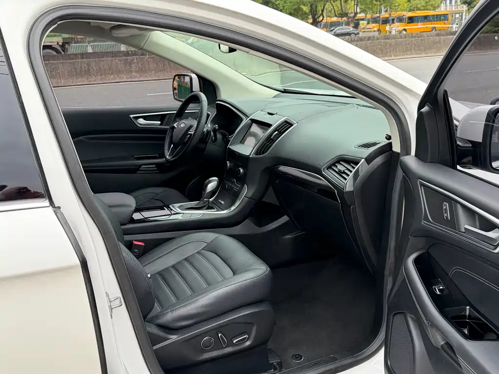 Ford Edge 2019 — фото 12