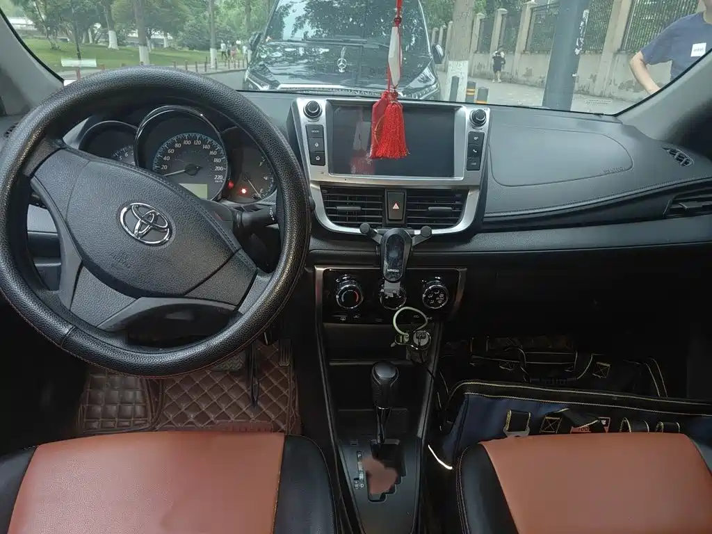 Toyota Yaris L 2018 — фото 13