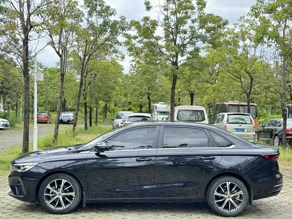 Geely Emgrand 2022