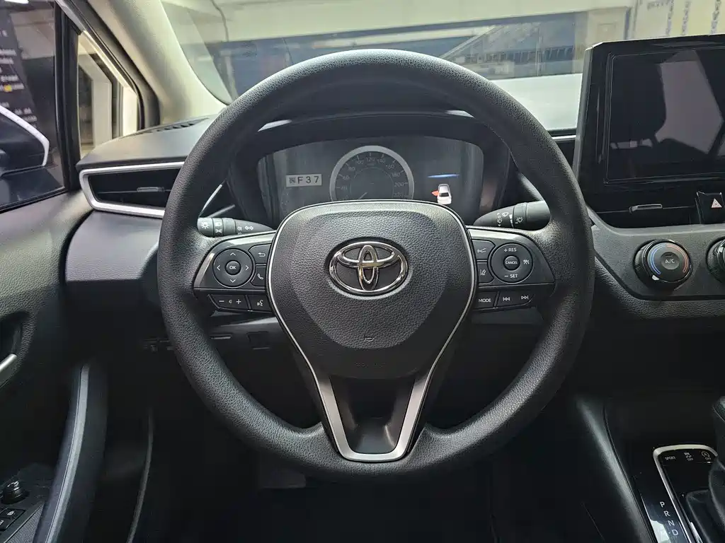 Toyota Corolla 2023 — фото 17