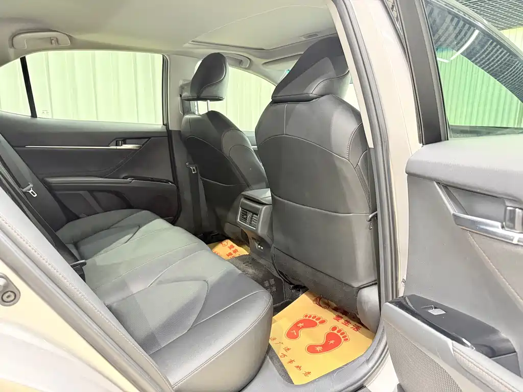 Toyota Camry 2022 — фото 11