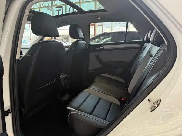 Volkswagen T-Roc 2023