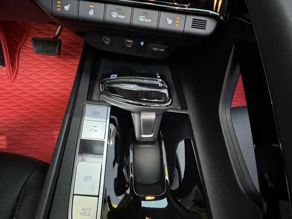 Hyundai Elantra 2023 — фото 20