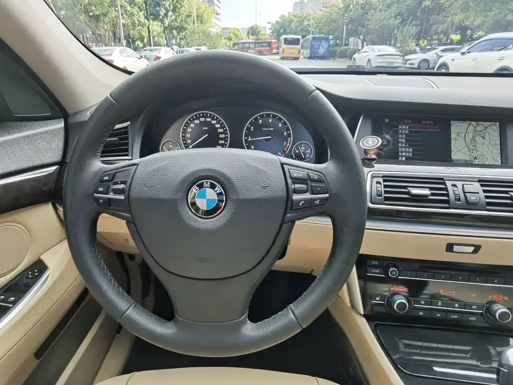 BMW 5 Series GT 2014 — фото 12
