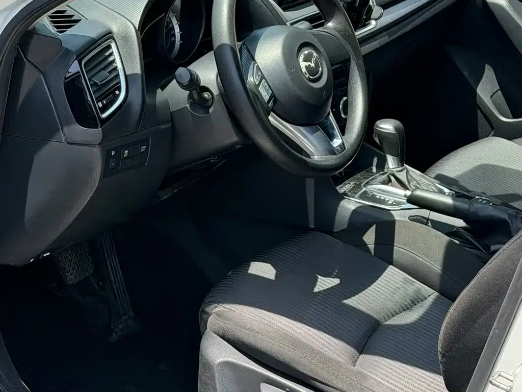Mazda 3 Axela 2015 — фото 6
