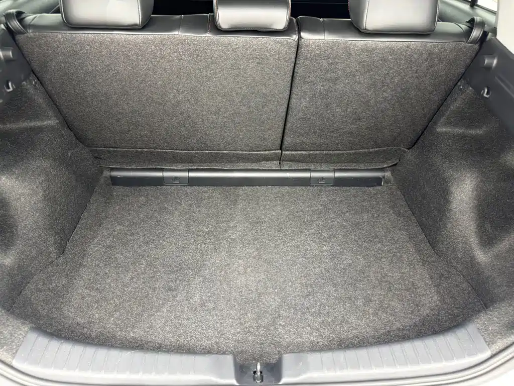 Toyota Yaris L 2022 — фото 16