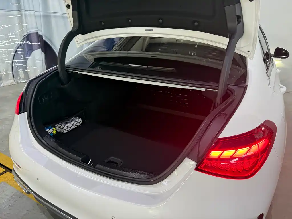 Mercedes-Benz C-Class 2023 — фото 18