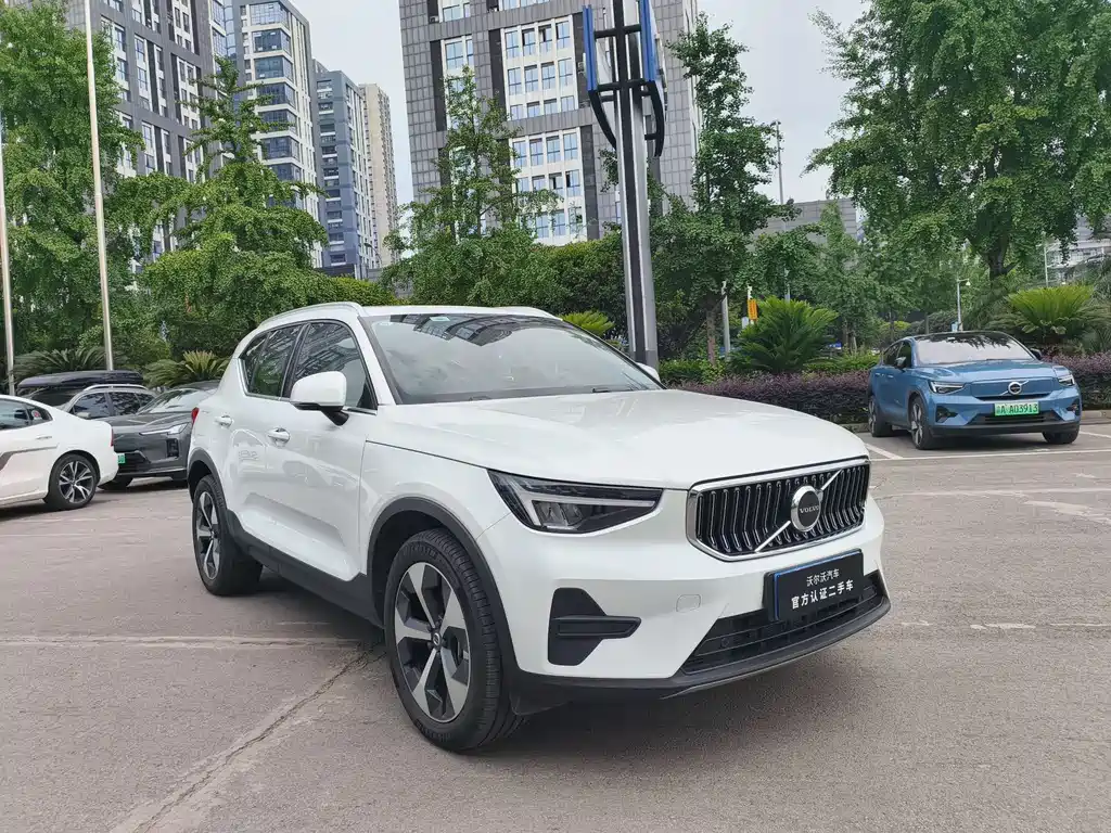 Volvo XC40 2025 — фото 3