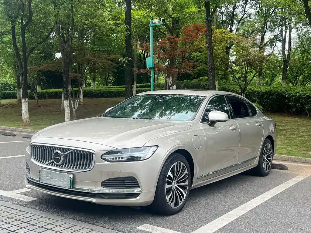Volvo S90 PHEV 2025