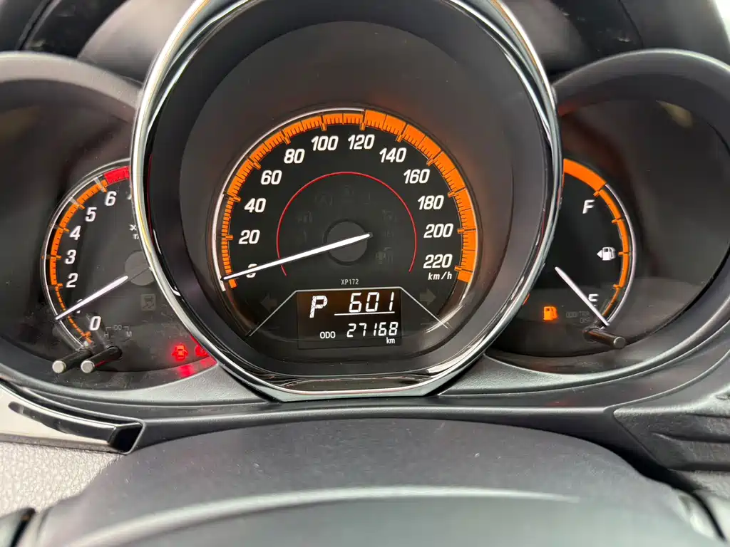 Toyota Yaris L 2022 — фото 10