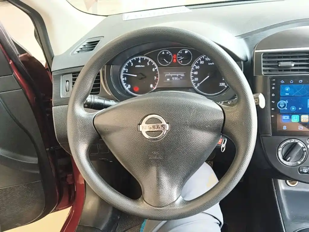 Nissan Tiida 2015 — фото 11