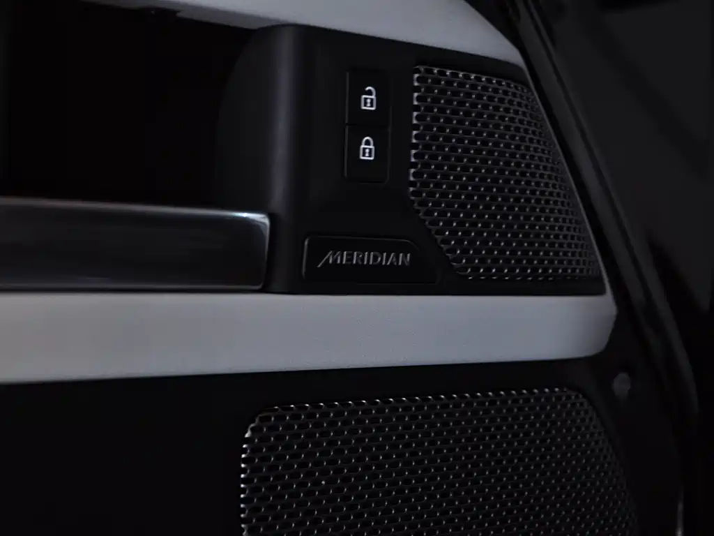 Land Rover Defender 2021 — фото 12