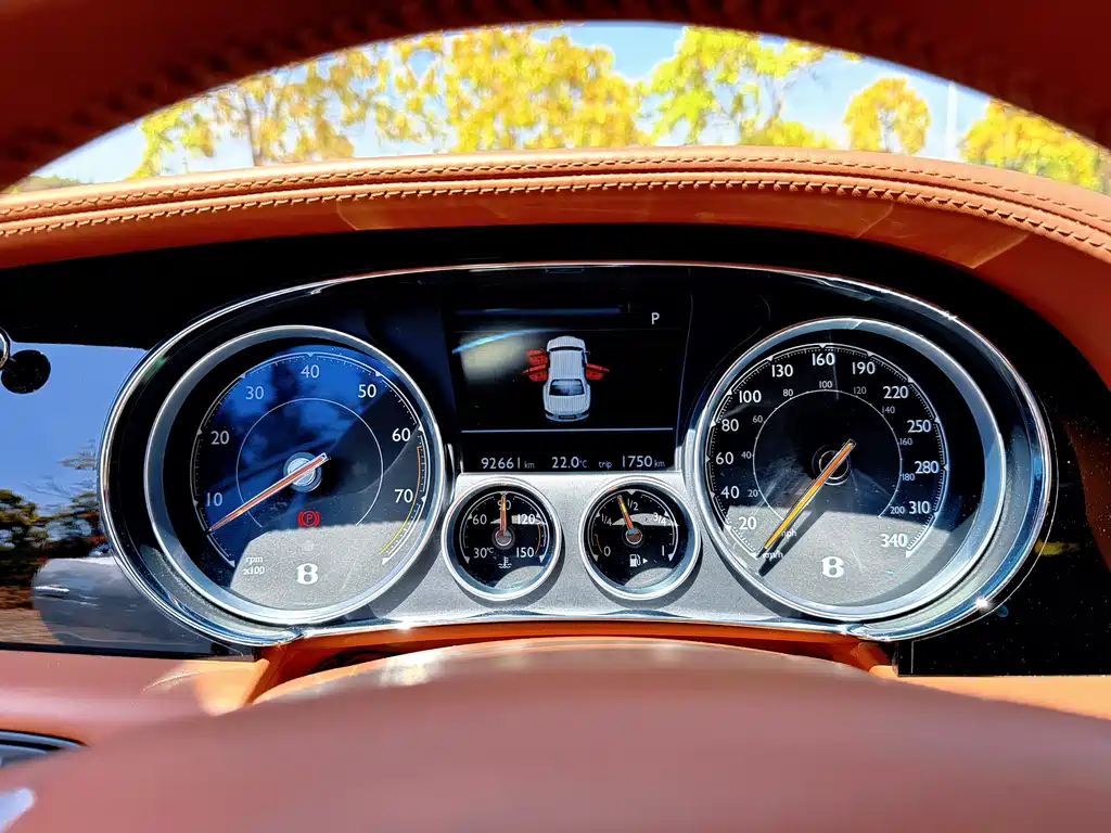 Bentley Flying Spur 2020 — фото 34