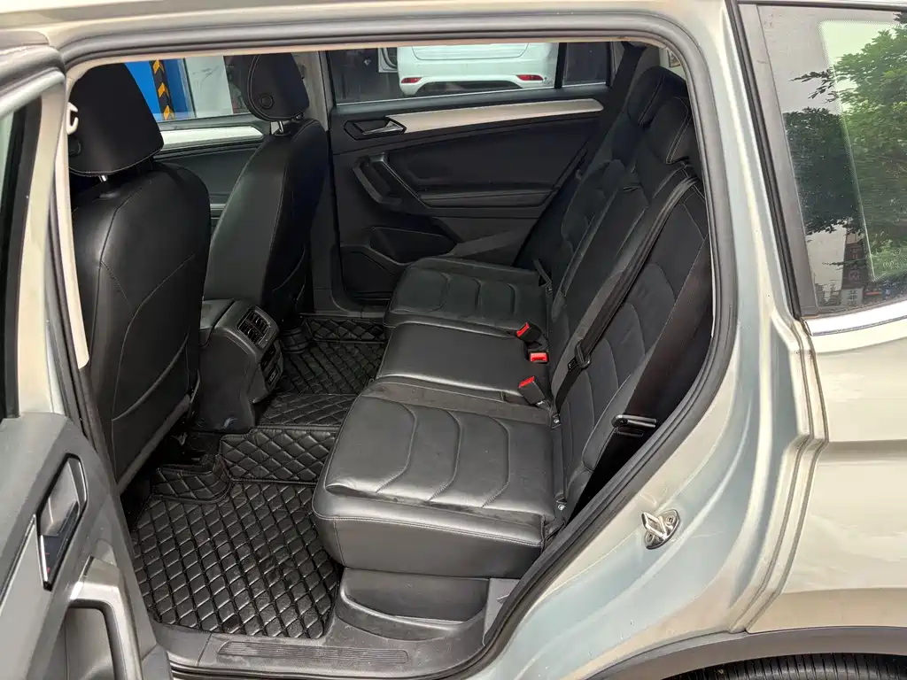 Volkswagen Tiguan L 2017 — фото 9