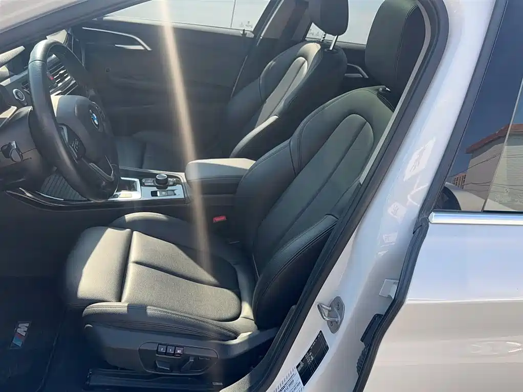 BMW 1 Series 2018 — фото 11