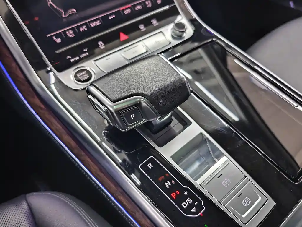 Audi Q7 2023 — фото 12