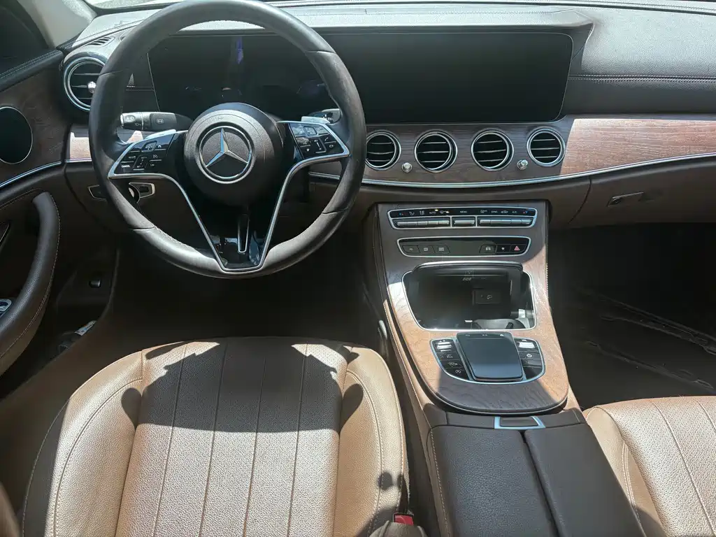 Mercedes-Benz E-Class 2023 — фото 10
