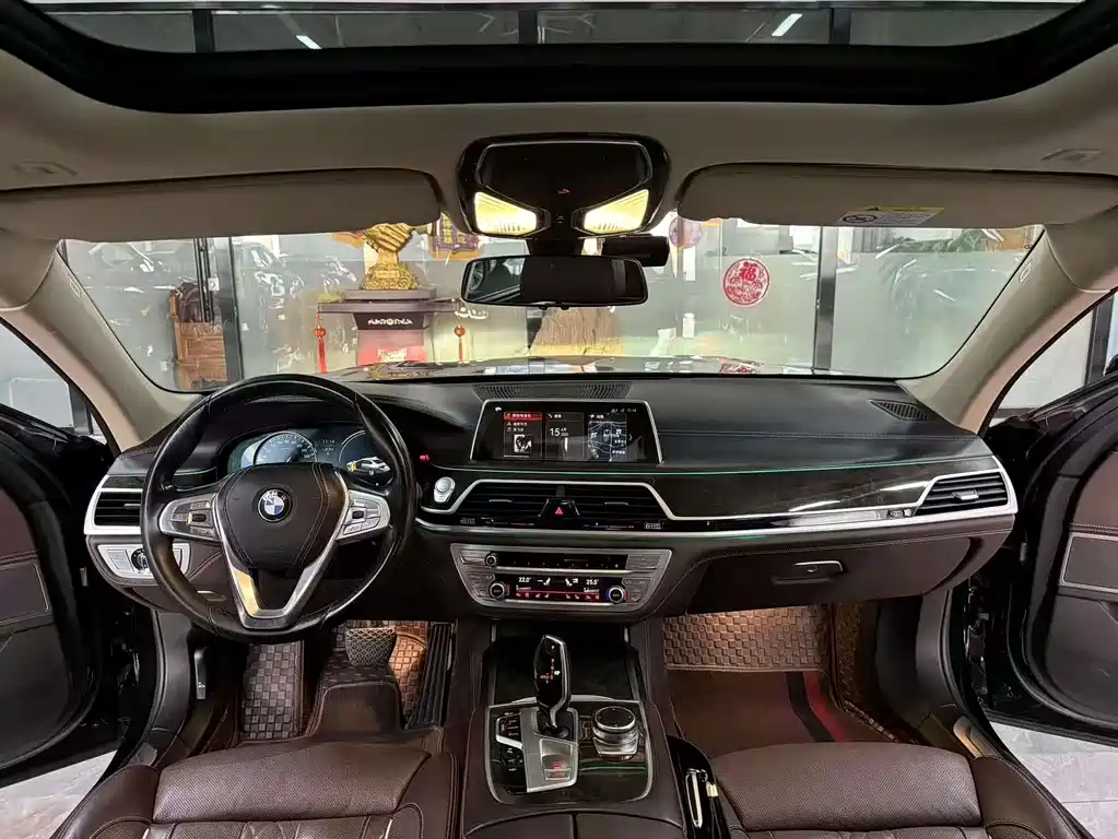 BMW 7 Series 2019 — фото 11