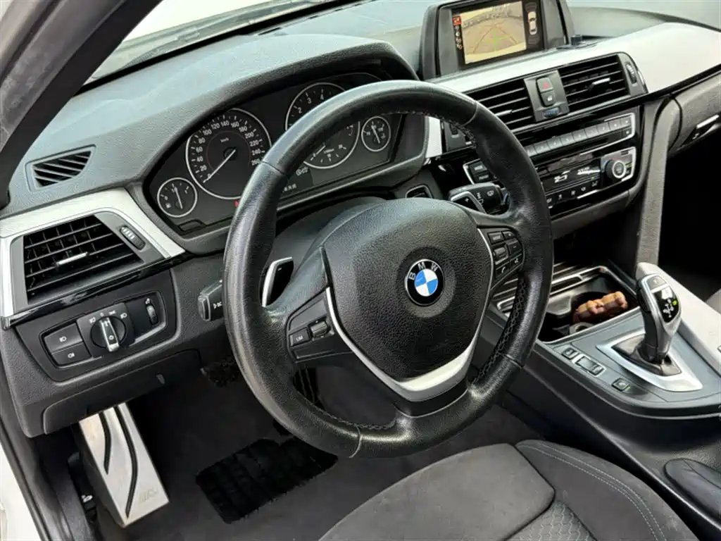BMW 3 Series 2017 — фото 10