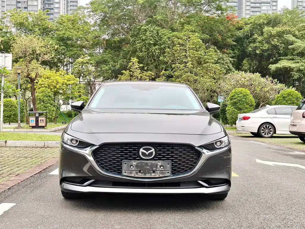 Mazda 3 Axela 2022 — фото 3