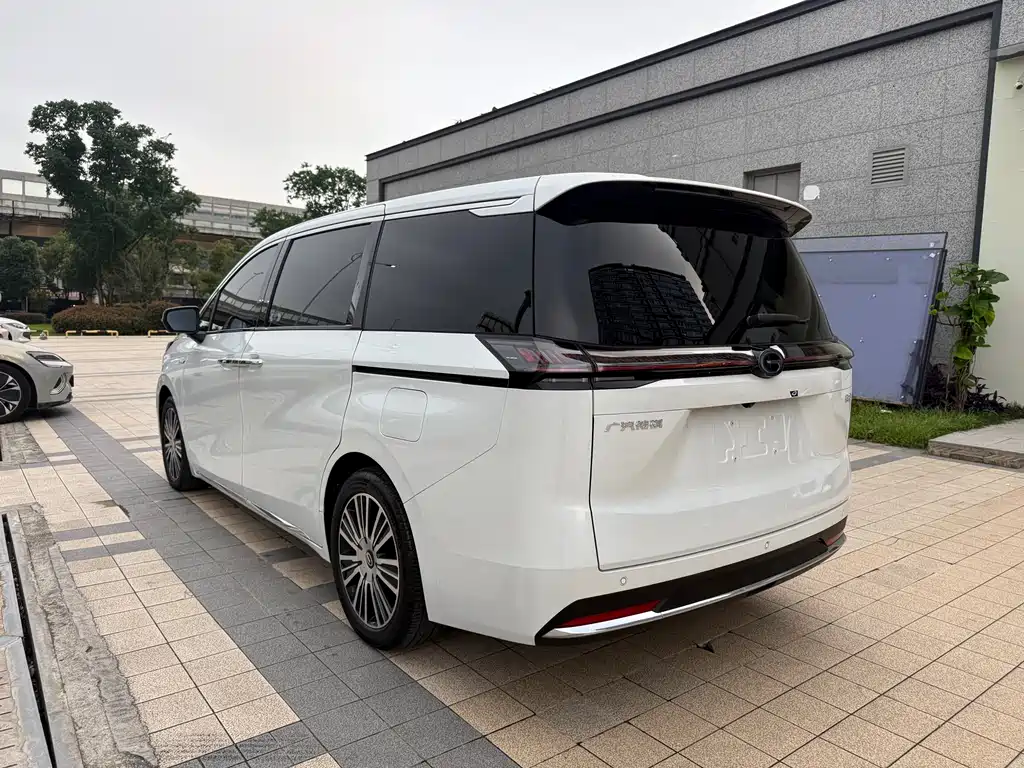 GAC Motor E8 PHEV 2025 — фото 15