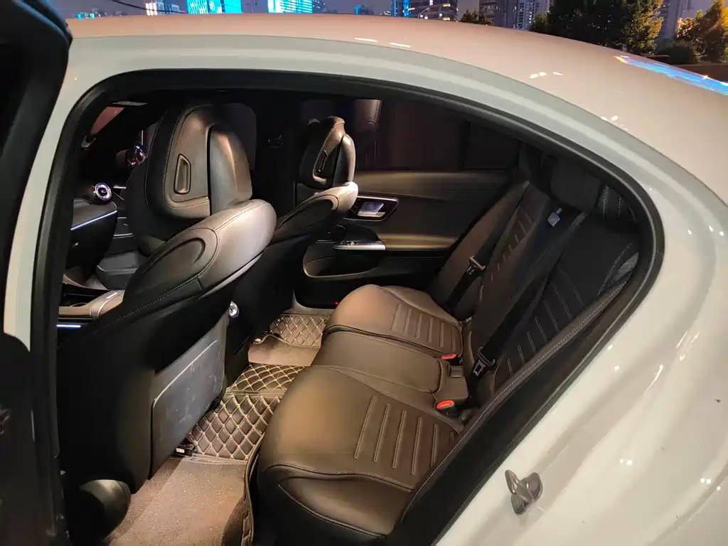 Mercedes-Benz C-Class 2023 — фото 9
