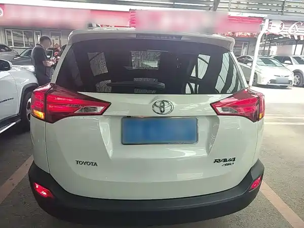 Toyota RAV4 2015