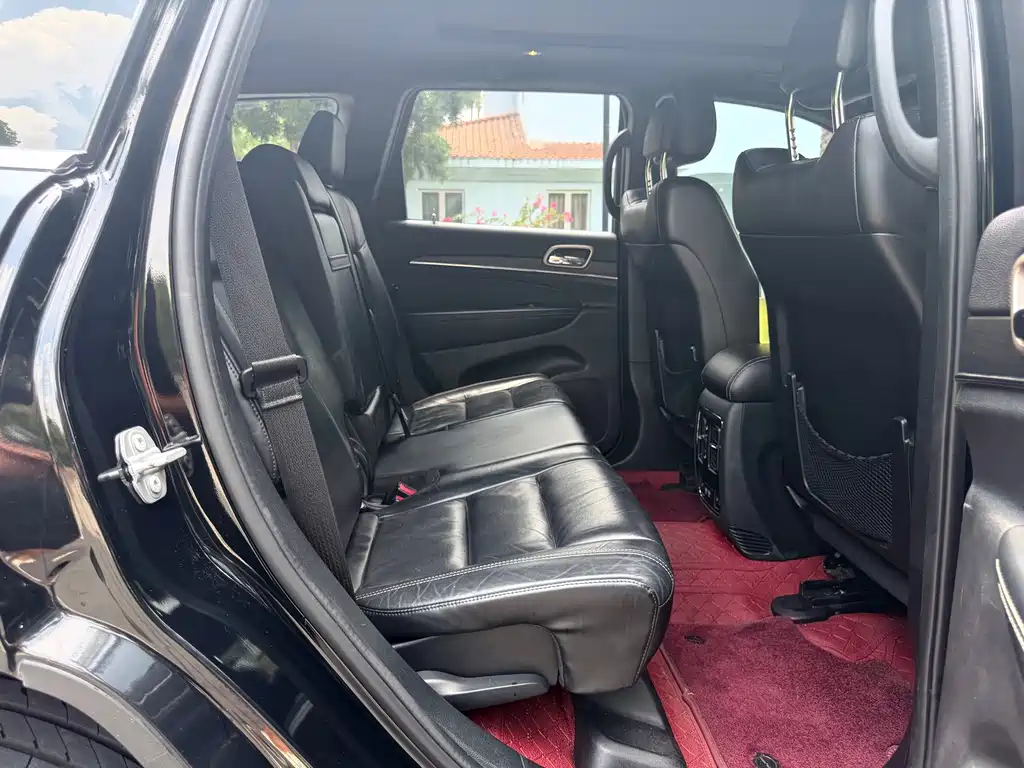 Jeep Grand Cherokee 2019 — фото 16