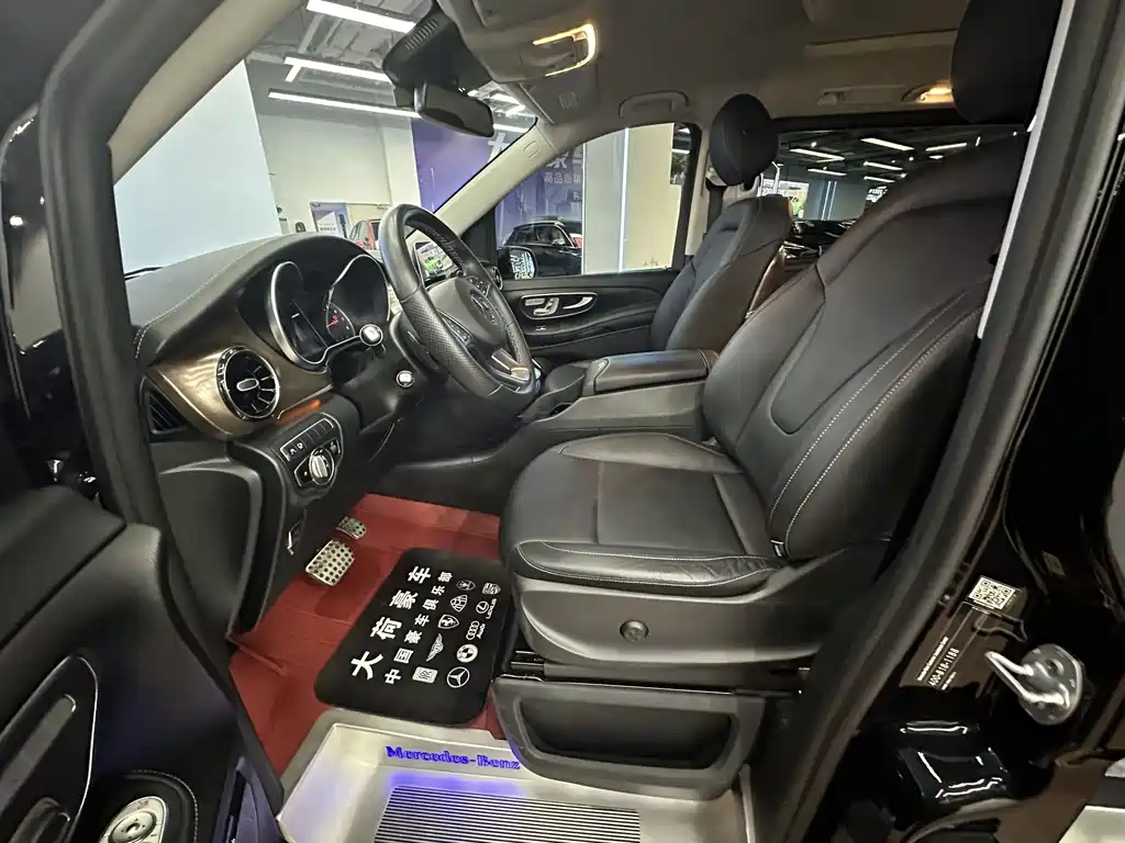 Mercedes-Benz V-Class 2020 — фото 17