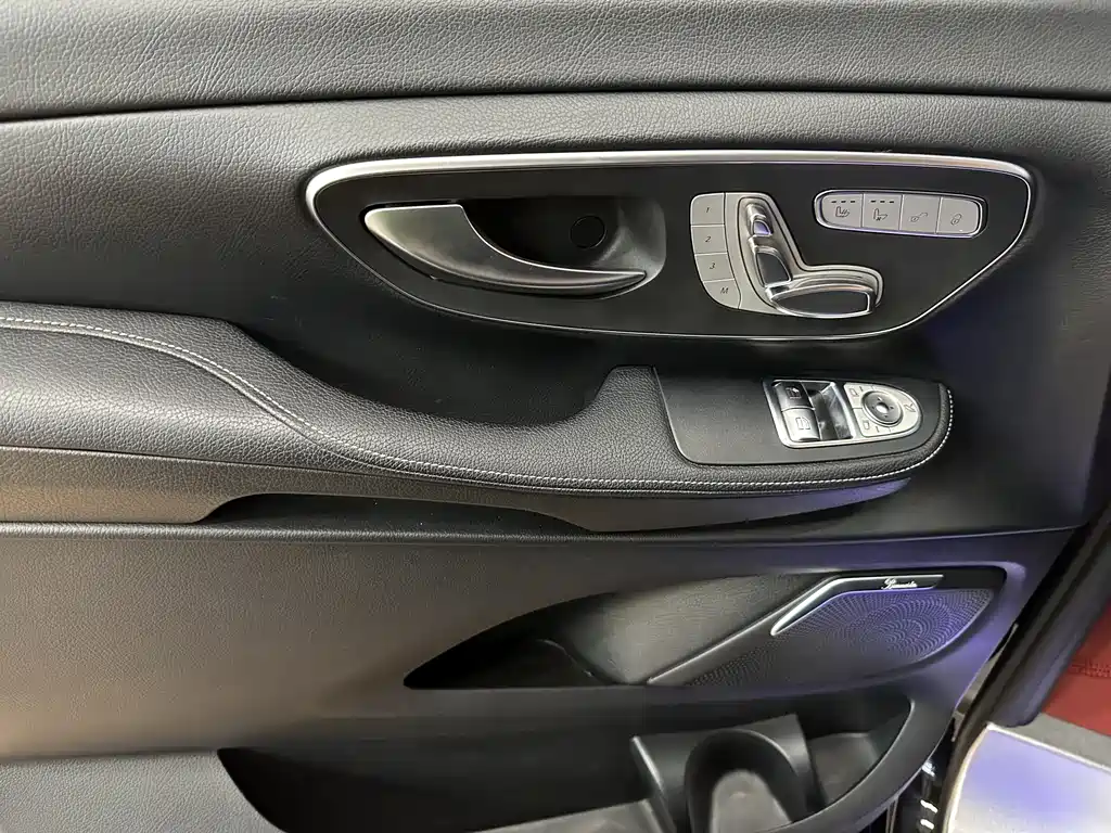 Mercedes-Benz V-Class 2020 — фото 13