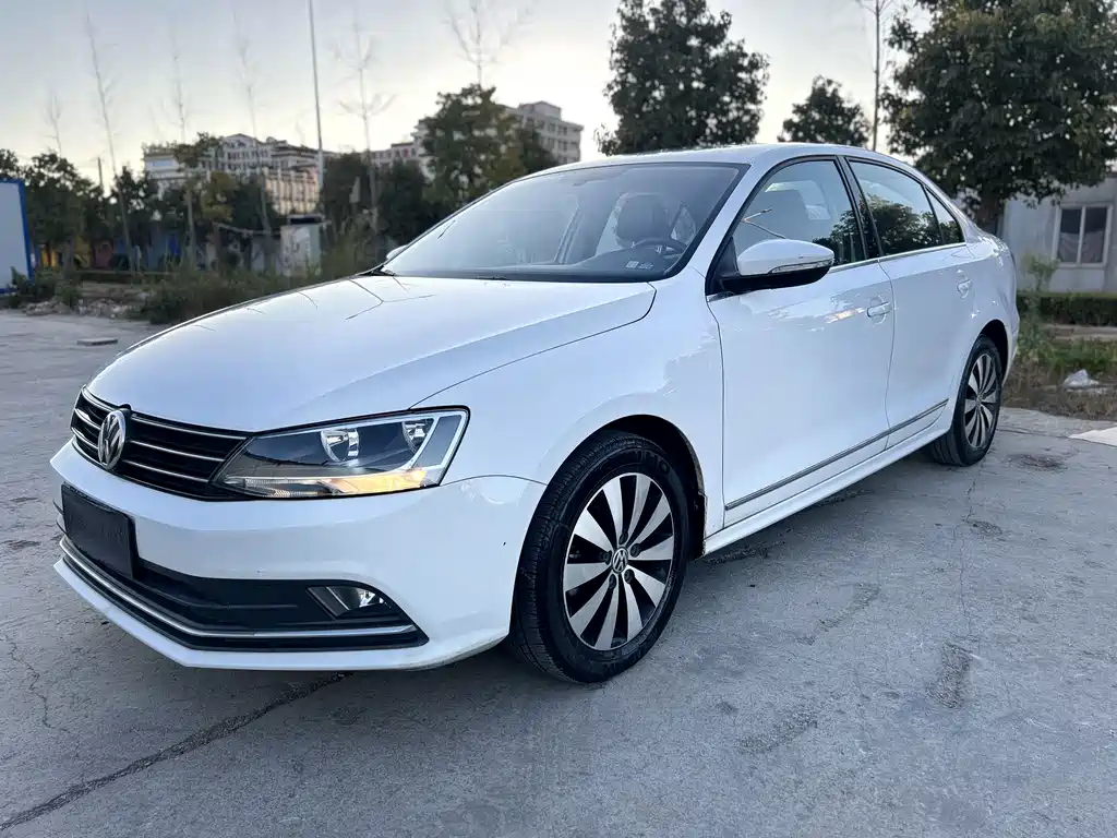 Volkswagen Sagitar 2018