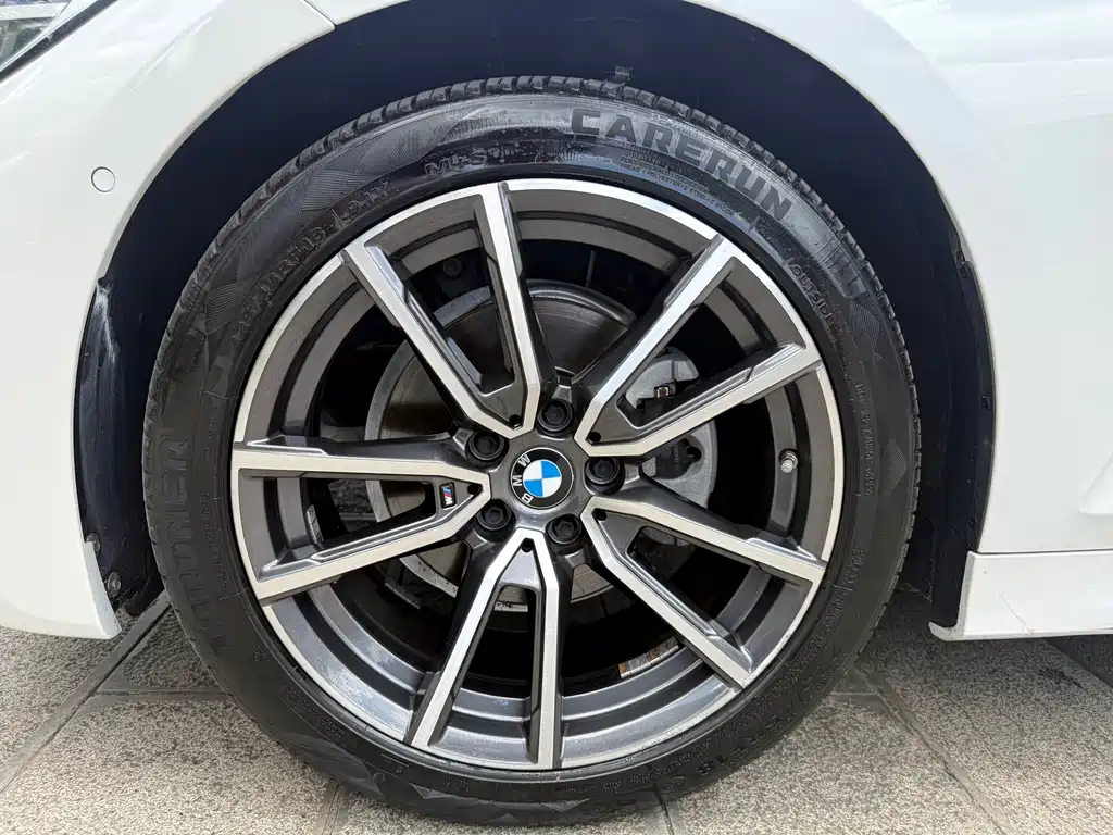 BMW 3 Series 2019 — фото 16