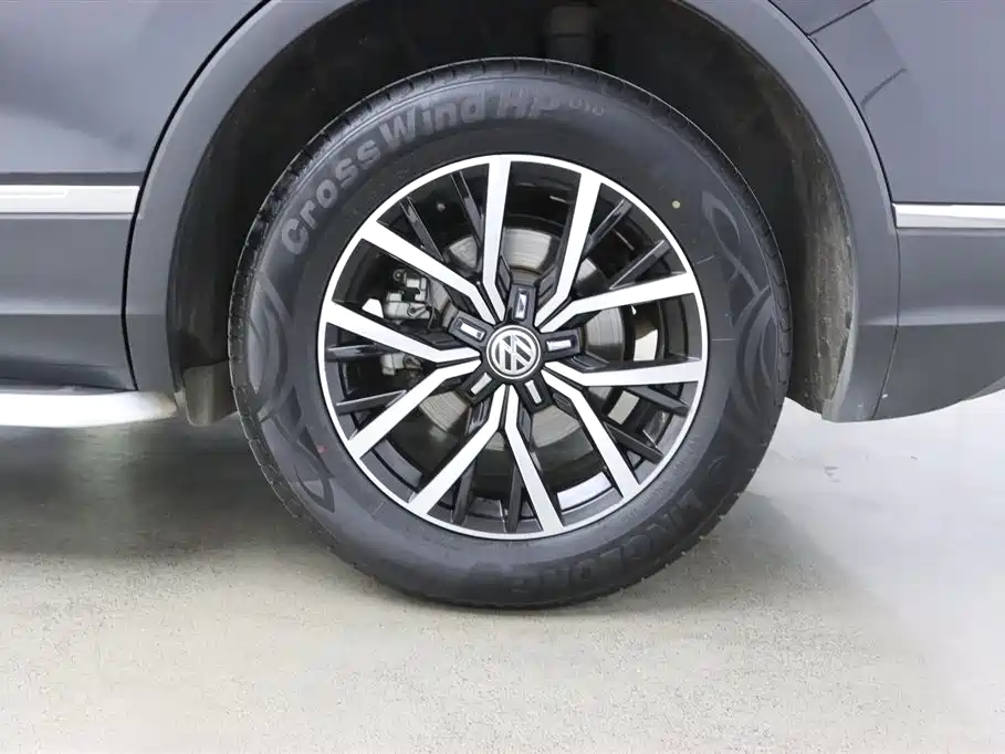 Volkswagen Tiguan L 2018 — фото 33