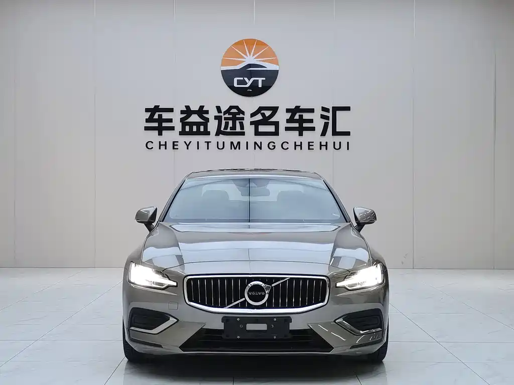 Volvo S60 2022 — фото 2