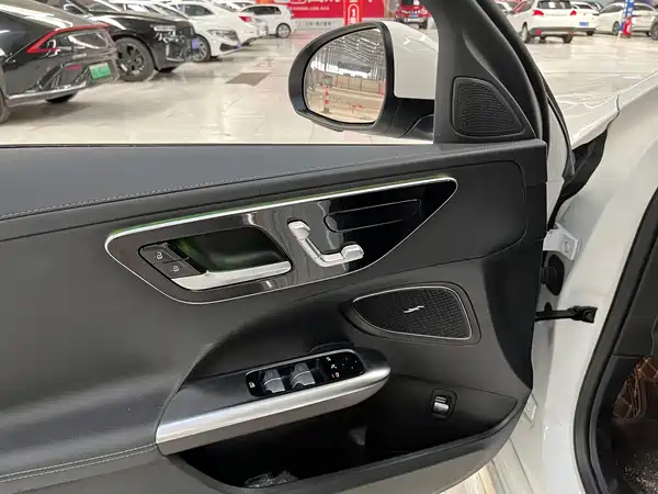 Mercedes-Benz C-Class 2024